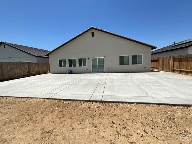 5201 Hawkwatch Lane, Bakersfield, CA 93306