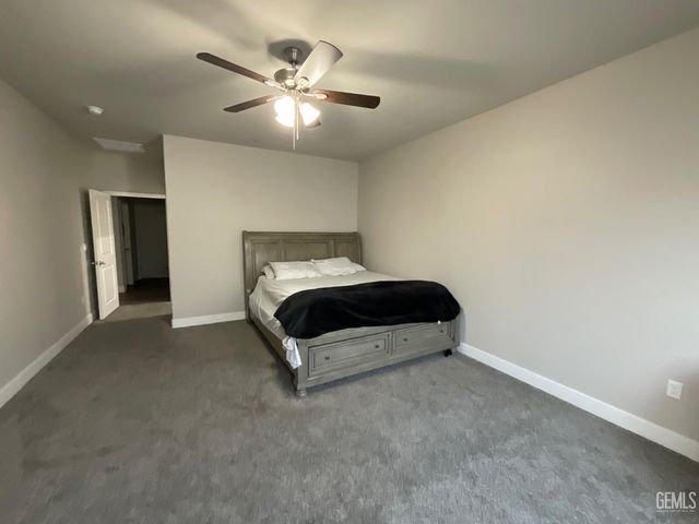 5201 Hawkwatch Lane, Bakersfield, CA 93306