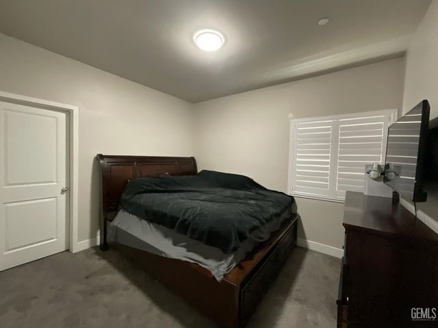 5201 Hawkwatch Lane, Bakersfield, CA 93306
