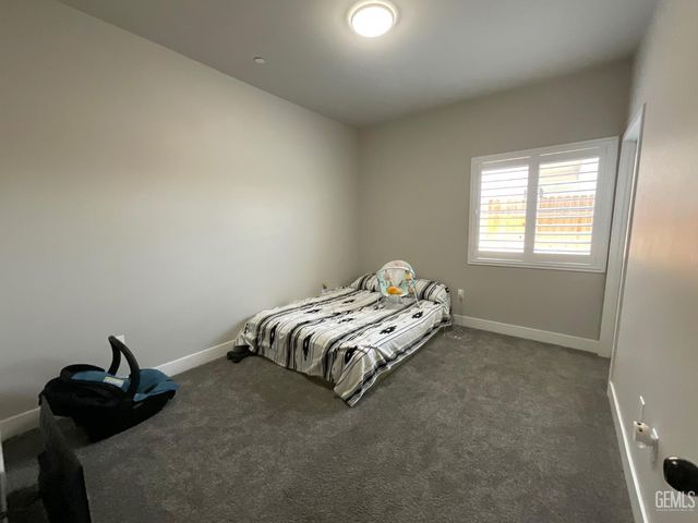5201 Hawkwatch Lane, Bakersfield, CA 93306