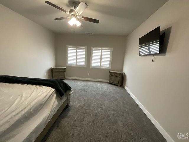 5201 Hawkwatch Lane, Bakersfield, CA 93306