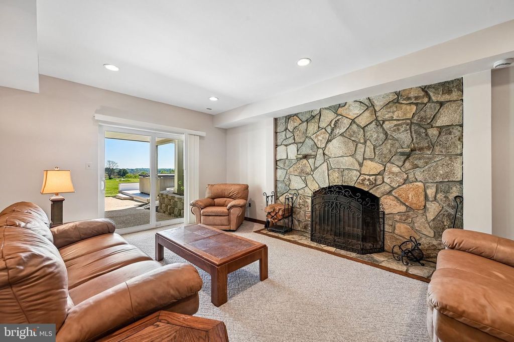 Image 69 of property listing at 23021 WILD HUNT DR, Gaithersburg, MD 20882