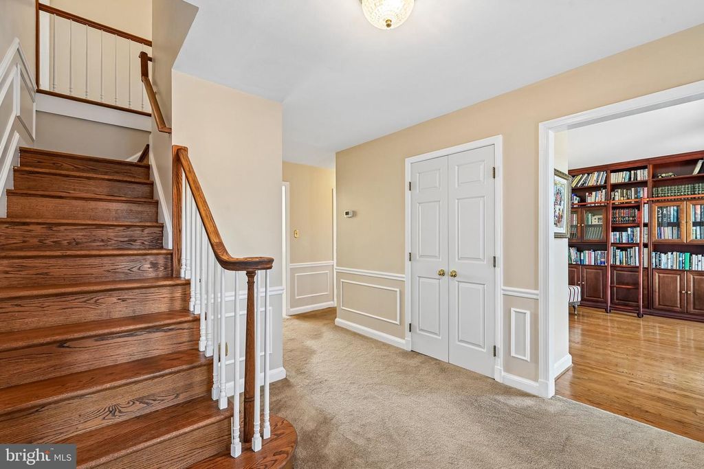 Image 8 of property listing at 23021 WILD HUNT DR, Gaithersburg, MD 20882