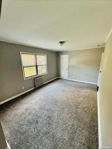 66 Folsom Avenue, Huntington Station, NY 11746