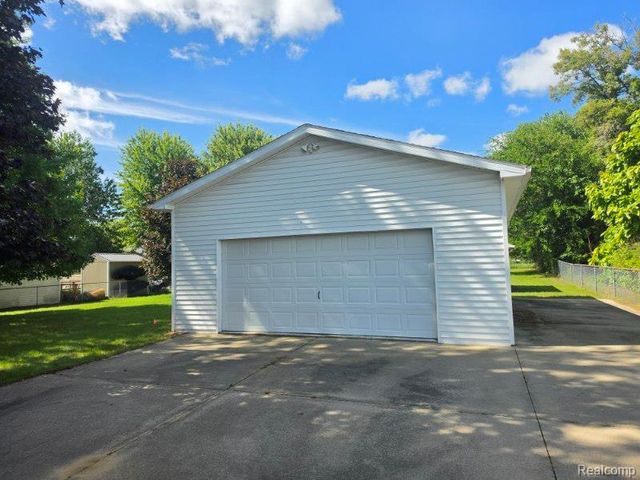 1190 Kettering Street, Burton, MI 48509