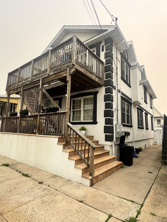 68 Brookline Avenue upper, East Atlantic Beach, NY 11561