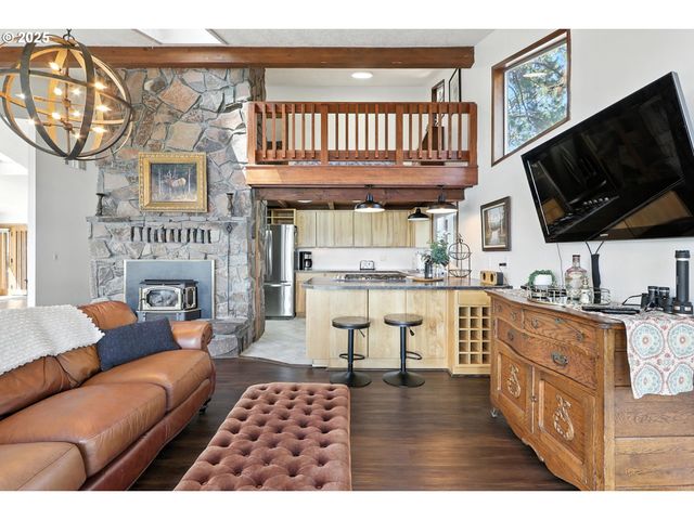 112 N SENTOSA LAKE Rd, Tygh Valley, OR 97063