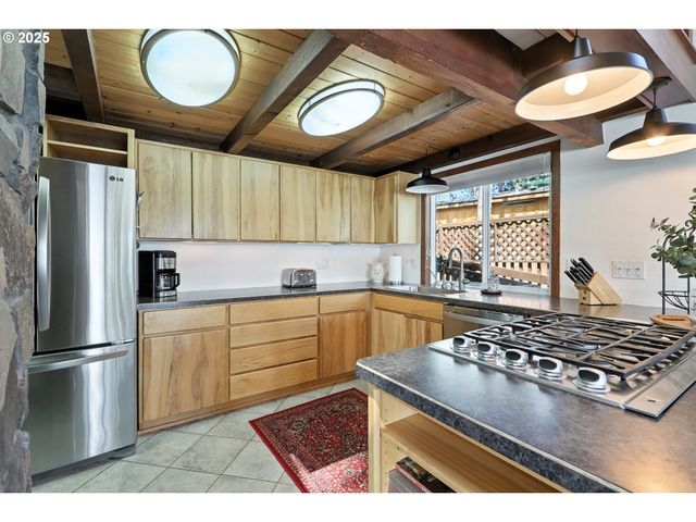 112 N SENTOSA LAKE Rd, Tygh Valley, OR 97063