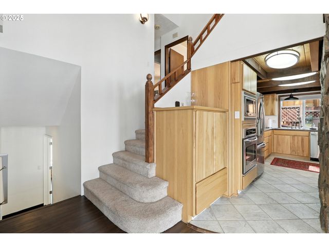 112 N SENTOSA LAKE Rd, Tygh Valley, OR 97063