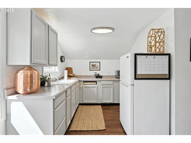 112 N SENTOSA LAKE Rd, Tygh Valley, OR 97063