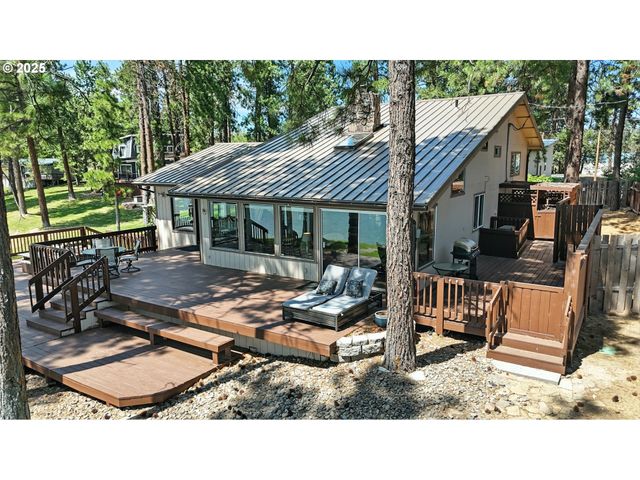 112 N SENTOSA LAKE Rd, Tygh Valley, OR 97063