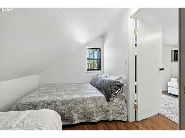 112 N SENTOSA LAKE Rd, Tygh Valley, OR 97063