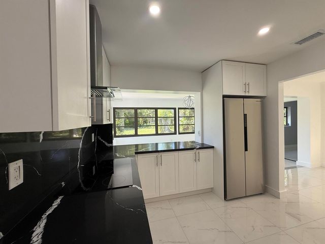 9405 NW 74th Street, Tamarac, FL 33321