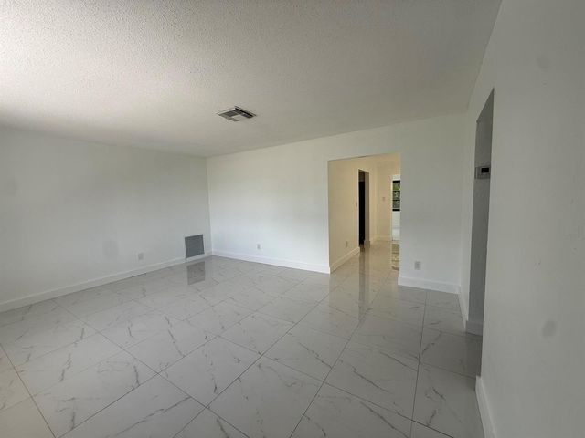 9405 NW 74th Street, Tamarac, FL 33321
