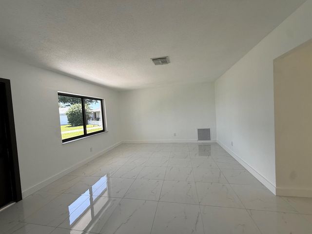 9405 NW 74th Street, Tamarac, FL 33321
