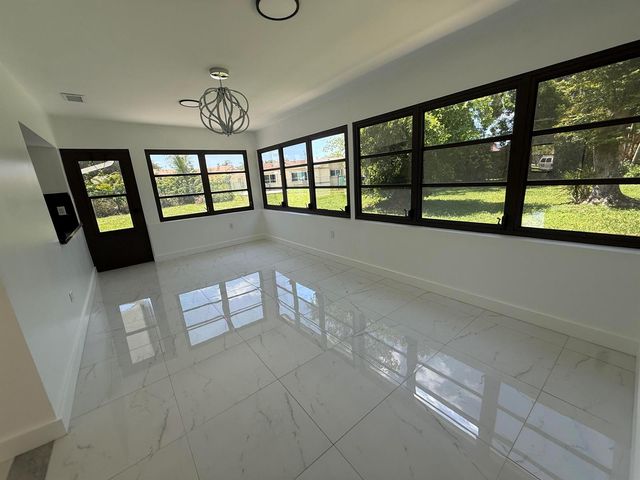 9405 NW 74th Street, Tamarac, FL 33321