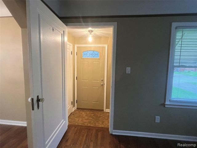 12810 Balsam Street, Southgate, MI 48195
