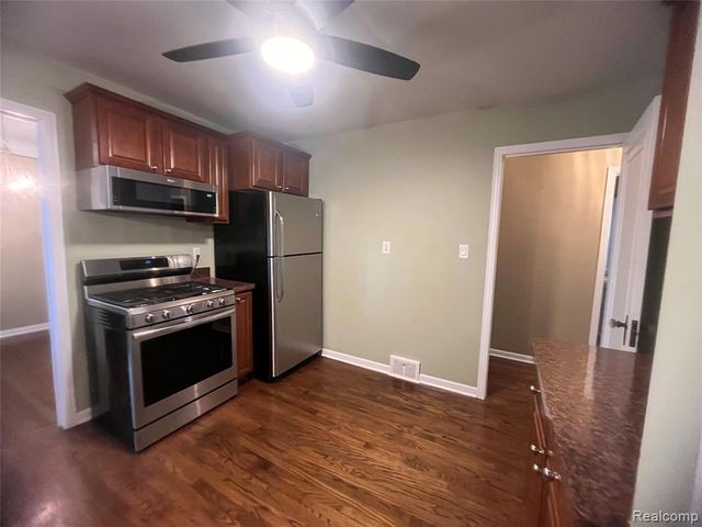 12810 Balsam Street, Southgate, MI 48195