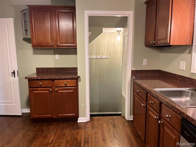 12810 Balsam Street, Southgate, MI 48195