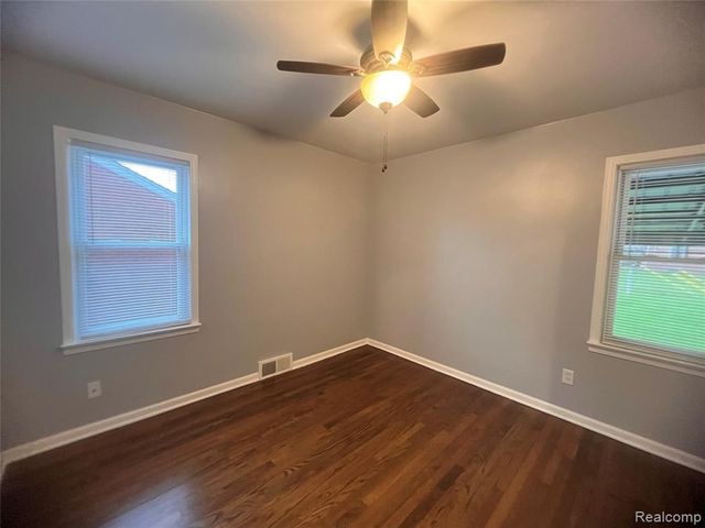 12810 Balsam Street, Southgate, MI 48195