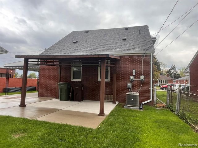 12810 Balsam Street, Southgate, MI 48195