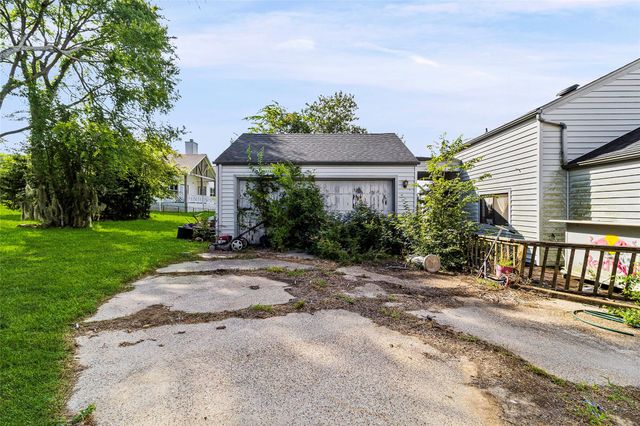 275 Edgewater Drive, Livingston, TX 77351