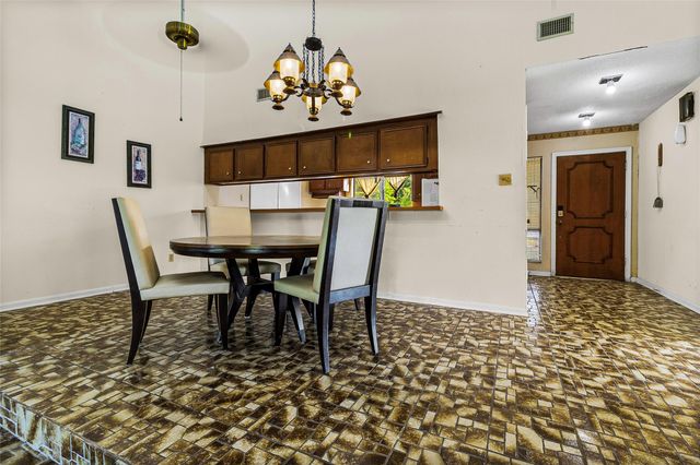 275 Edgewater Drive, Livingston, TX 77351