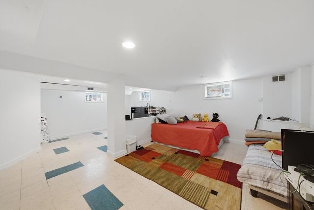 15W425 Victory Parkway, Elmhurst, IL 60126