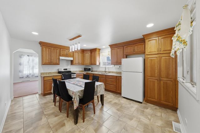 15W425 Victory Parkway, Elmhurst, IL 60126