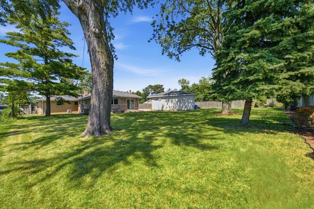 15W425 Victory Parkway, Elmhurst, IL 60126