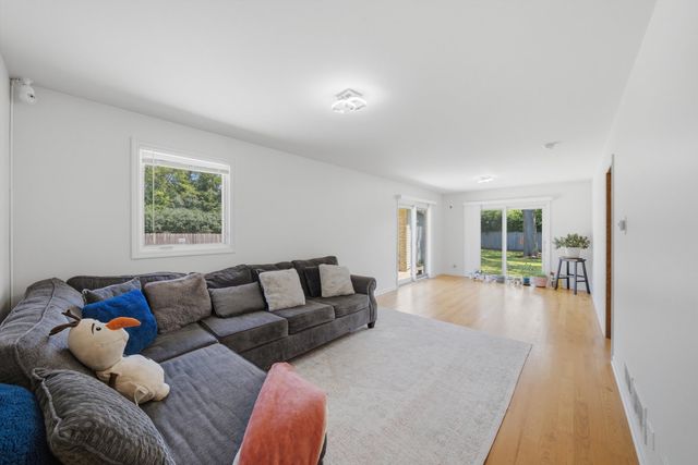 15W425 Victory Parkway, Elmhurst, IL 60126