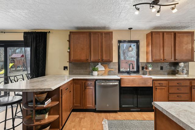 6925 Willow Lane, Brooklyn Center, MN 55430