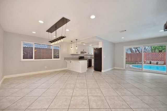 2205 Trails Ct, Rancho Cordova, CA 95670