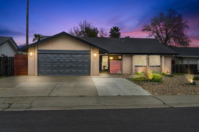 2205 Trails Ct, Rancho Cordova, CA 95670