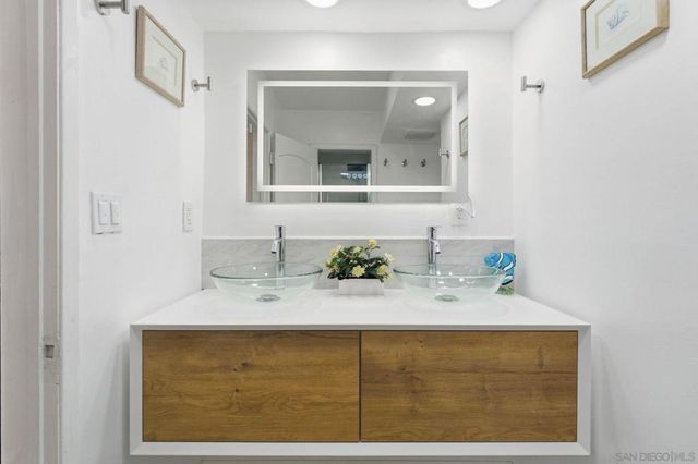 2352 Torrey Pines Rd Unit 9, La Jolla, CA 92037