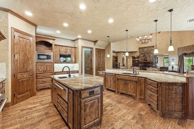 7 Hillview Court, Hickory Creek, TX 75065