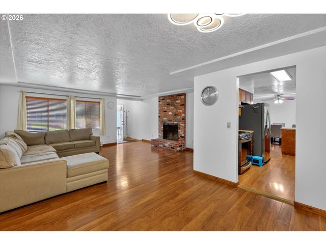 19995 Sw YORK St, Beaverton, OR 97003
