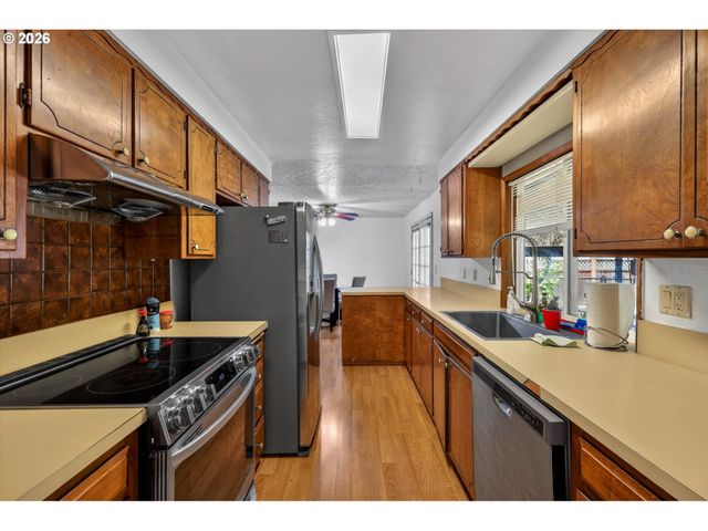 19995 Sw YORK St, Beaverton, OR 97003