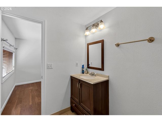 19995 Sw YORK St, Beaverton, OR 97003