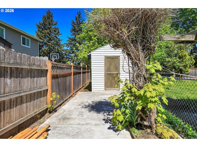 19995 Sw YORK St, Beaverton, OR 97003