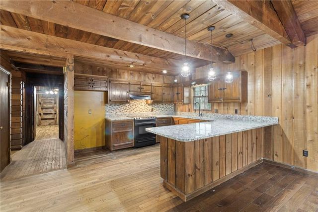 18 Swan SE Circle, White, GA 30184