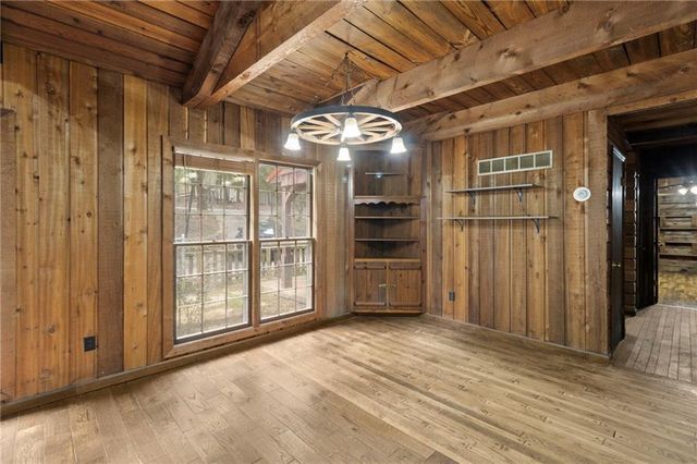 18 Swan SE Circle, White, GA 30184