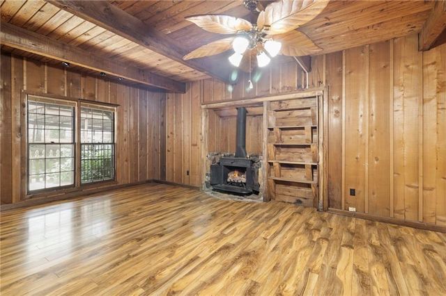 18 Swan SE Circle, White, GA 30184