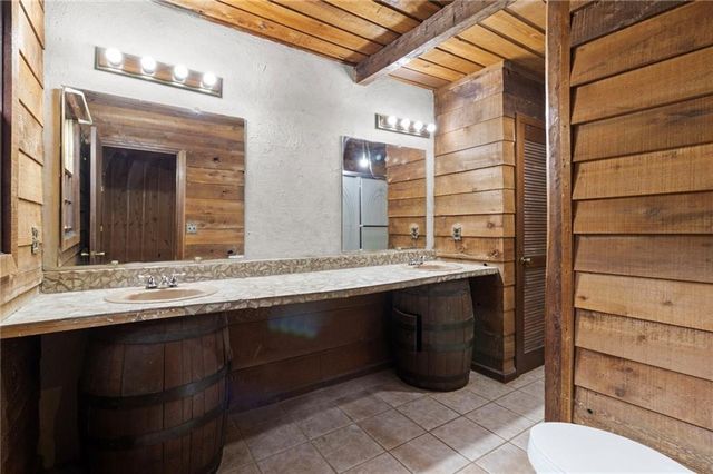 18 Swan SE Circle, White, GA 30184