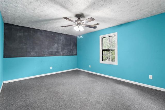 18 Swan SE Circle, White, GA 30184