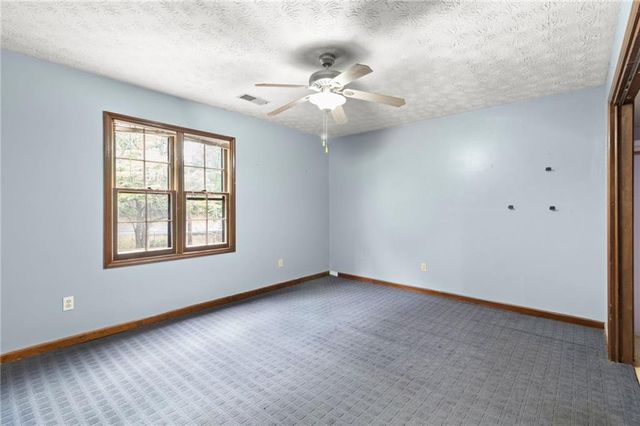 18 Swan SE Circle, White, GA 30184