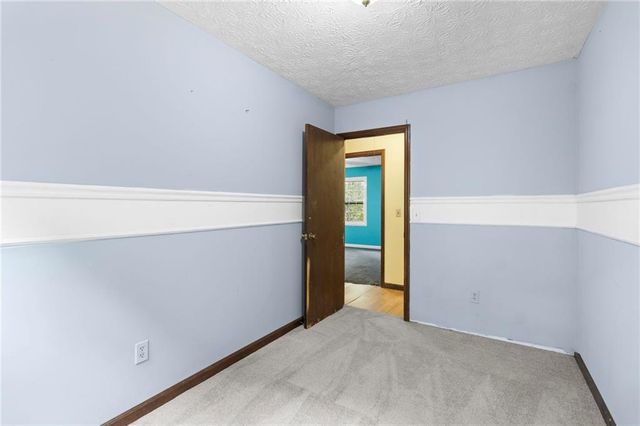 18 Swan SE Circle, White, GA 30184