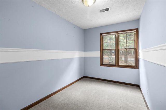 18 Swan SE Circle, White, GA 30184