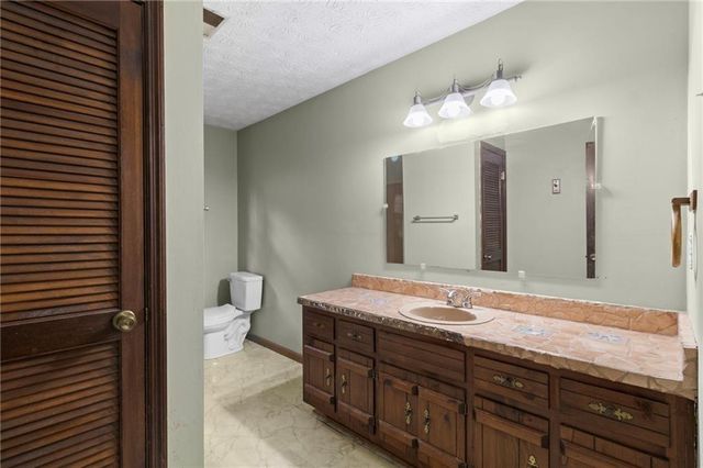 18 Swan SE Circle, White, GA 30184