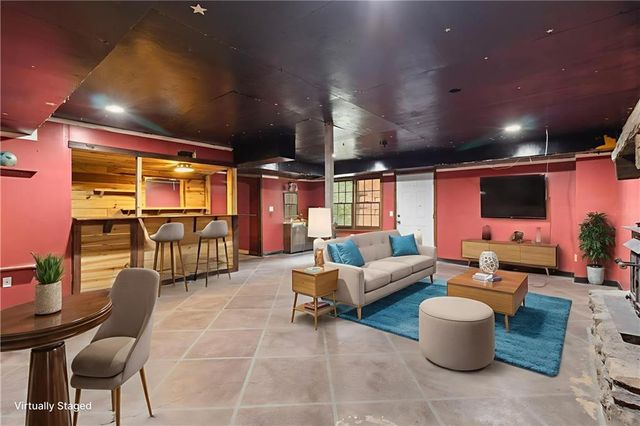 18 Swan SE Circle, White, GA 30184